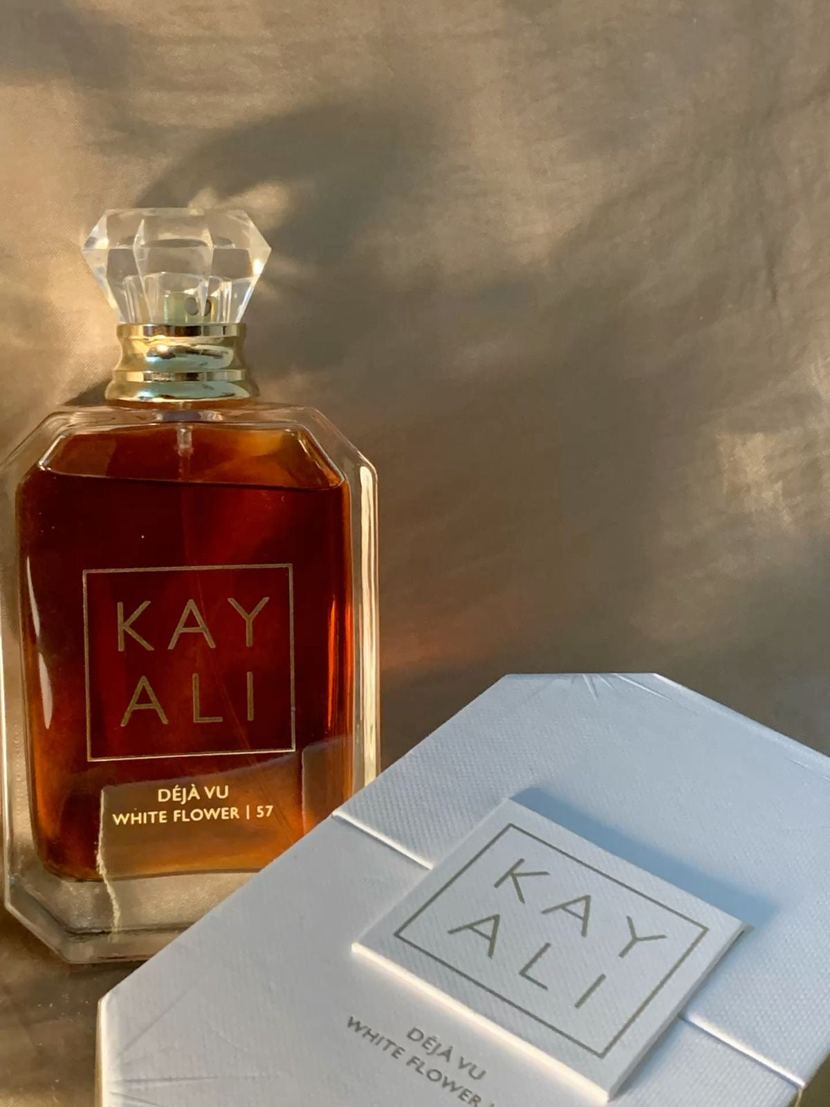 Kayali Déjà Vu White Flower by Huda beauty